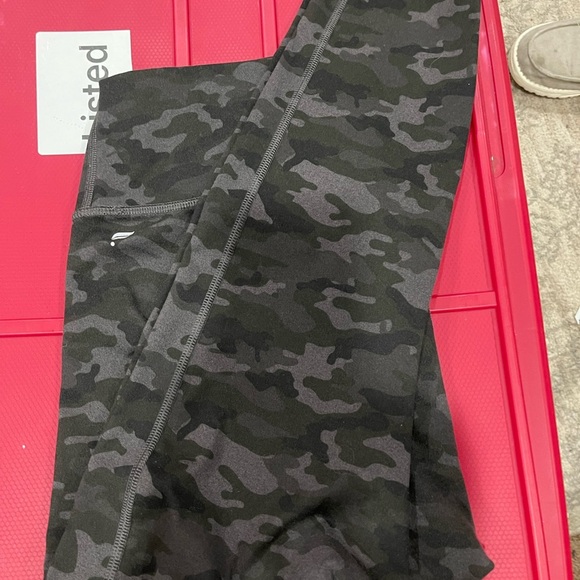 Fablectics  Camo Print Leggings medium Fabletics. So soft , comfy too - Picture 2 of 9